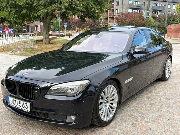 BMW ActiveHybrid 7 5 of 5