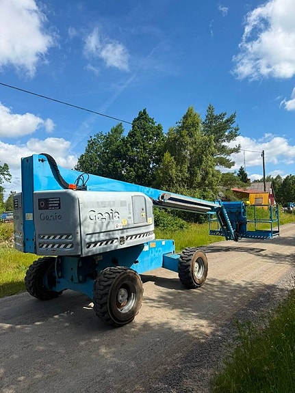 Genie s45 Bomlift 3 of 5