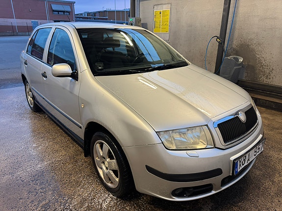 Skoda Fabia 2 of 5
