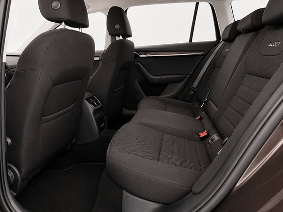 Skoda Octavia Scout 8 of 10