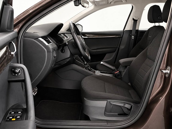 Skoda Octavia Scout 6 of 10