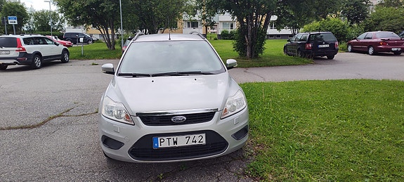 Ford Focus 2 of 3
