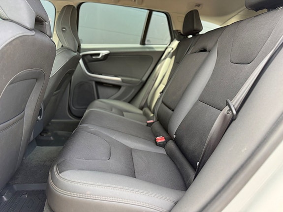 Volvo V60 16 of 25