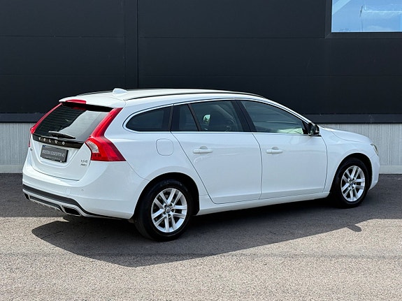 Volvo V60 11 of 25
