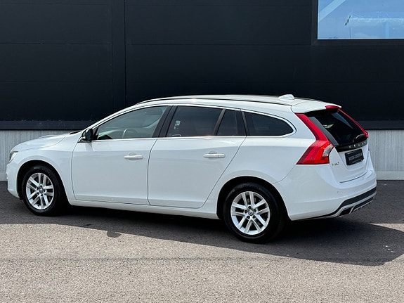 Volvo V60 14 of 25