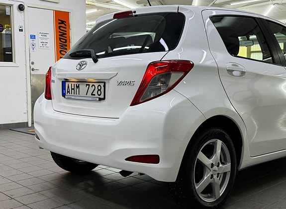 Toyota Yaris 6 of 19