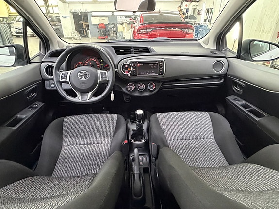 Toyota Yaris 13 of 19
