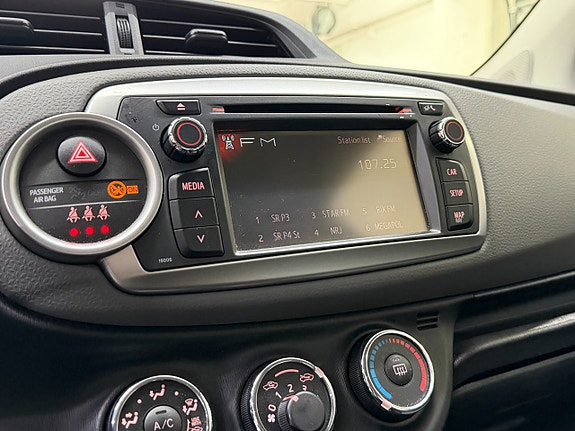 Toyota Yaris 15 of 19