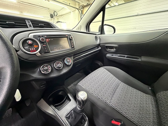 Toyota Yaris 14 of 19