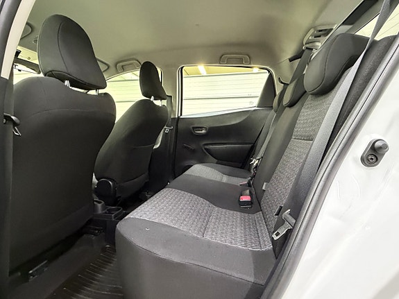 Toyota Yaris 10 of 19