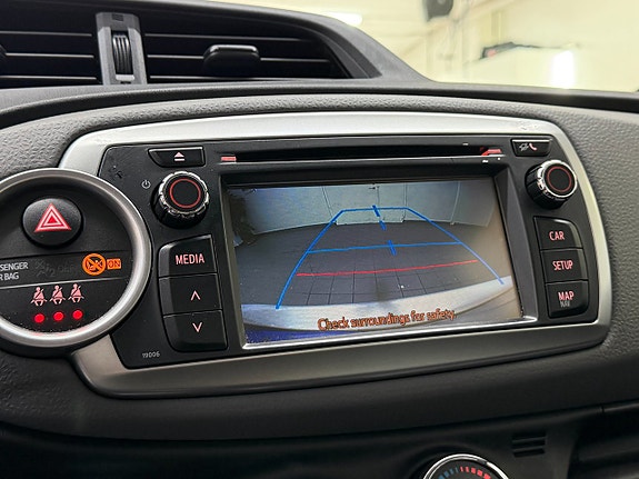 Toyota Yaris 16 of 19