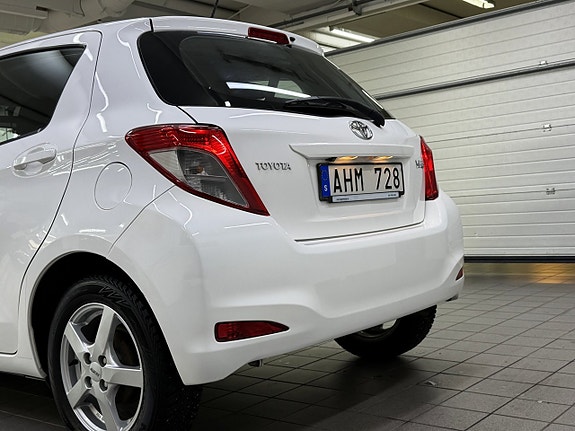Toyota Yaris 4 of 19
