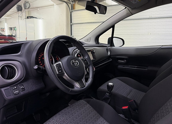 Toyota Yaris 8 of 19