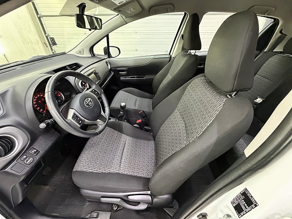 Toyota Yaris 7 of 19