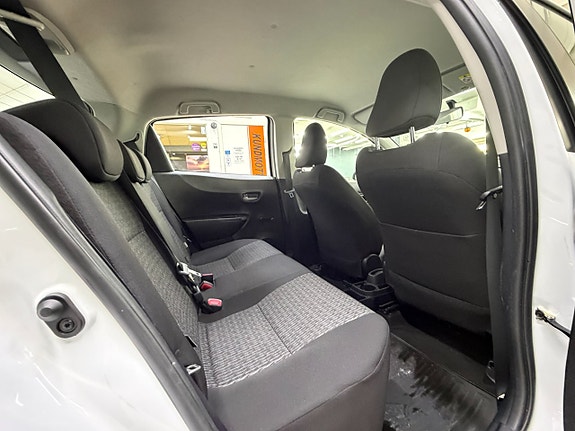 Toyota Yaris 11 of 19