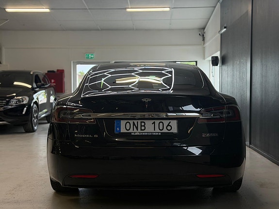 Tesla Model S 21 of 22