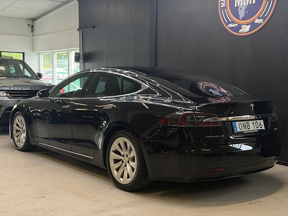 Tesla Model S 19 of 22