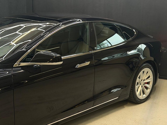 Tesla Model S 14 of 22