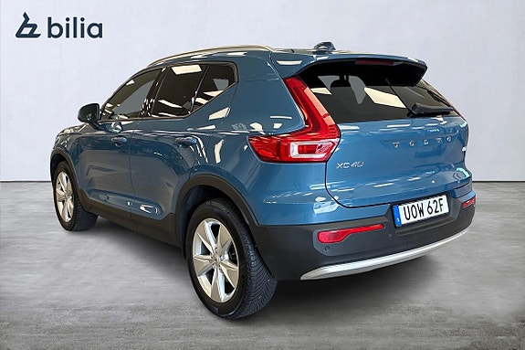 Volvo XC40 2 of 5