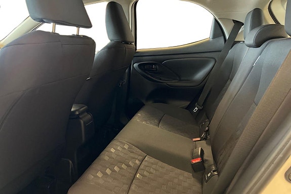 Toyota Yaris 13 of 21