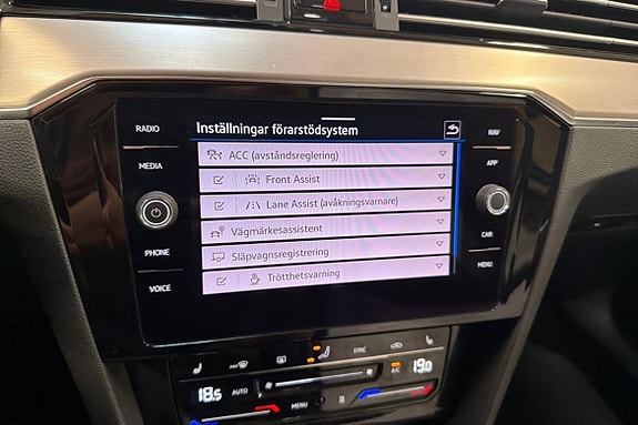 Volkswagen Passat 23 of 26