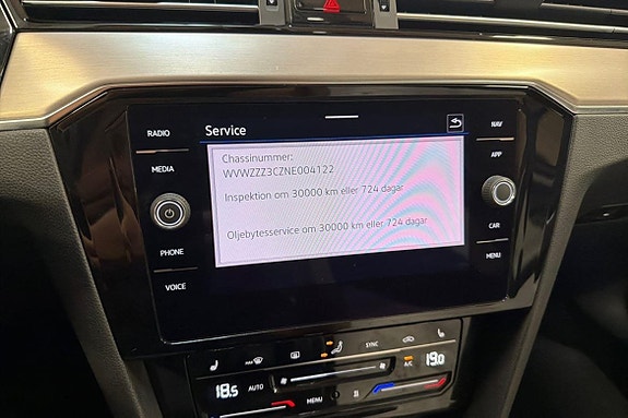 Volkswagen Passat 24 of 26
