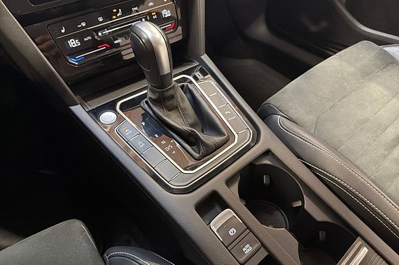 Volkswagen Passat 16 of 26
