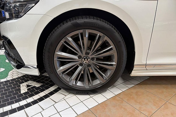 Volkswagen Passat 14 of 26