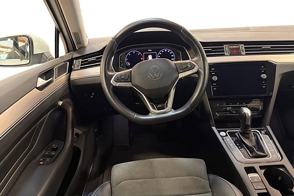 Volkswagen Passat 9 of 26