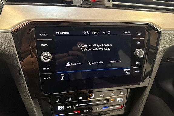 Volkswagen Passat 22 of 26