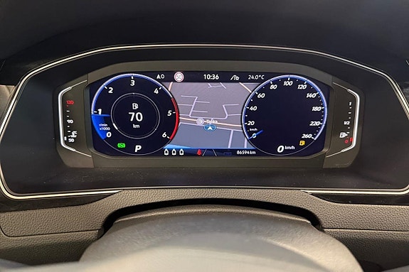 Volkswagen Passat 13 of 26