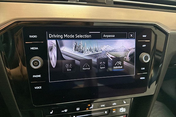 Volkswagen Passat 25 of 26