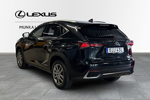 Lexus NX300h 2 of 5