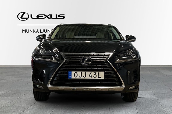 Lexus NX300h 5 of 5