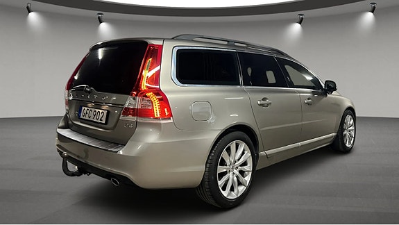Volvo V70 3 of 5