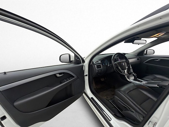 Volvo V70 12 of 30