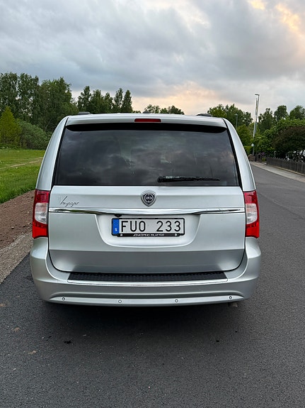Lancia Voyager 4 of 5