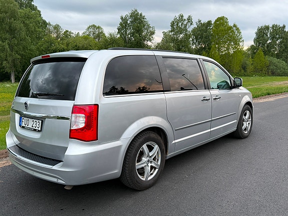 Lancia Voyager 7 of 7
