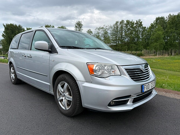Lancia Voyager 2 of 5