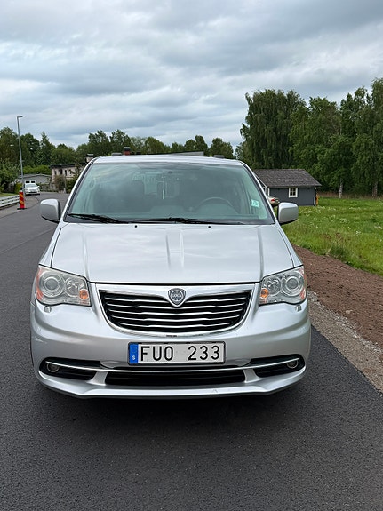 Lancia Voyager 6 of 7