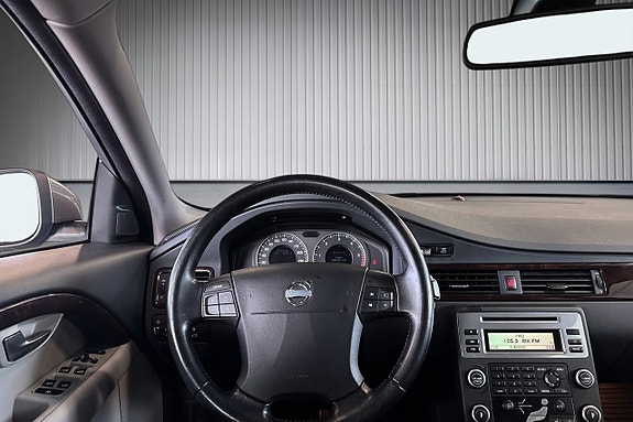 Volvo V70 13 of 17