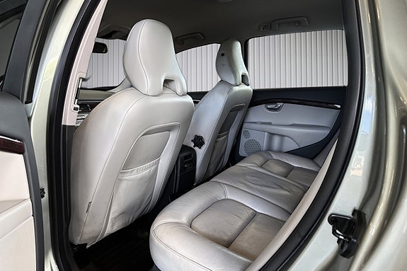 Volvo V70 11 of 17