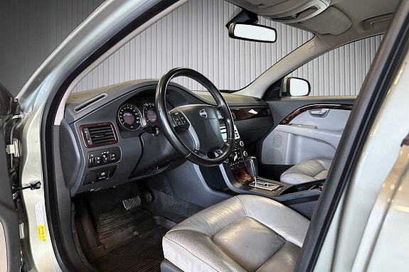 Volvo V70 9 of 17