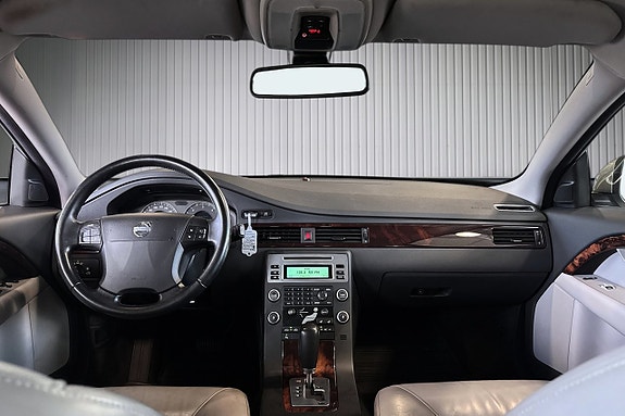 Volvo V70 12 of 17