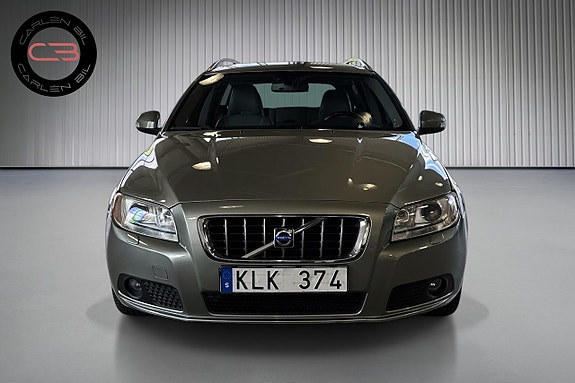 Volvo V70 2 of 17