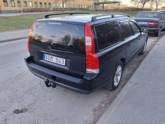Volvo V70 4 of 5