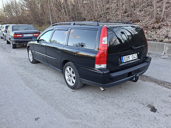 Volvo V70 3 of 5