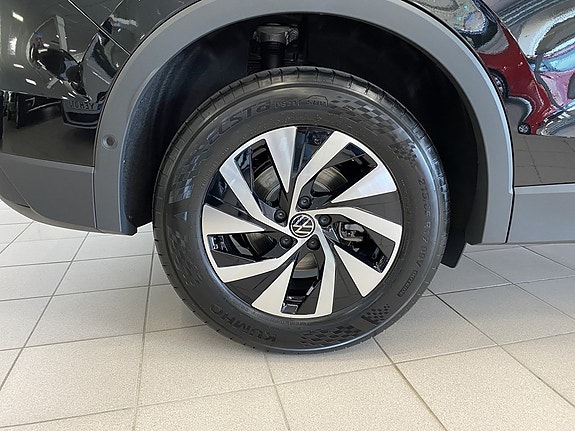 Volkswagen Tiguan 4 of 5