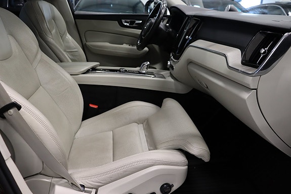 Volvo XC60 12 of 30