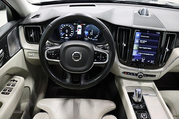 Volvo XC60 15 of 30